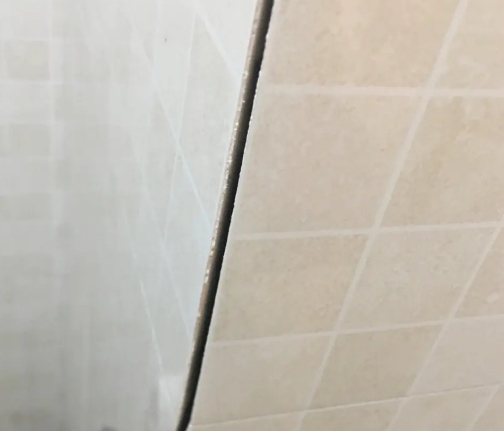 红桥瓷砖空鼓维修公司分享阳台瓷砖脱落的修复过程可以分为以下几个步骤